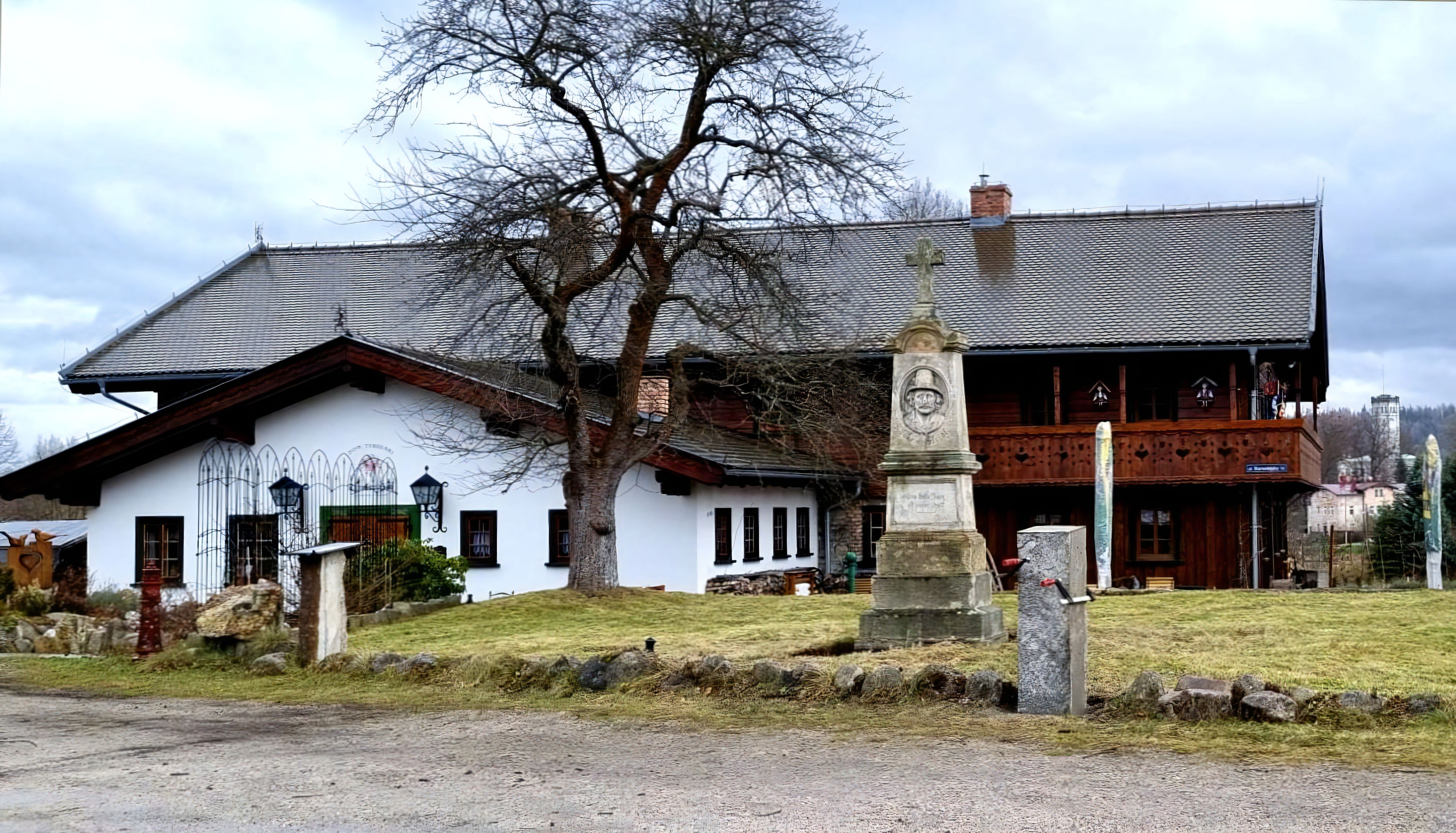 Fleidl Denkmal am Restaurant Dom Tyrolski - Foto Edwin Pech Fleidl Denkmal am Restaurant Dom Tyrolski - Foto Edwin Pech